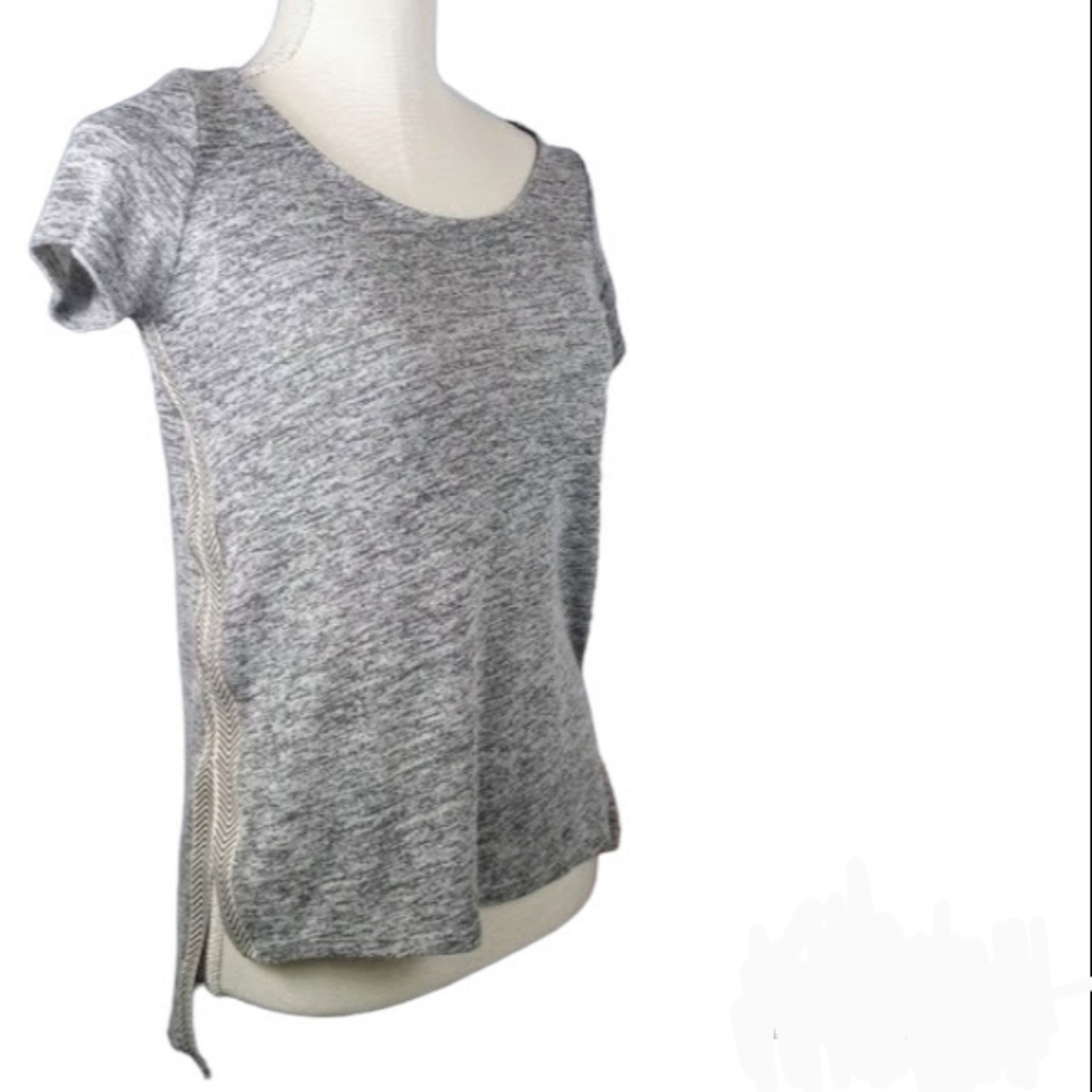 🔥4/$20 Buttons High-Low Tee Small Gray Side Ribbon Accent Short Sleeve